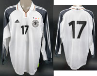 Original match / issued worn DFB Spielertrikot mit der Rckennummer 17. Vermutlich getragen von Christian Ziege am 27.02.2001 im Freundschaftsspiel gegen Frankreich. Frankreich - Deutschland 1:0. Ziege ist Fuball-Vize-Weltmeister 2002 und Europmeister 199