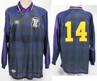 Original match worn Spielertrikot von Schottland mit der Rckennummer 14. Getragen von Stuart Mccall in einem Qualifikationsspiel zur Fuball Europameisterschaft 1996. Status: ABC.