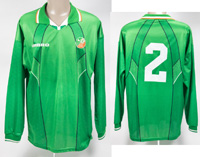 Original match worn Spielertrikot von Irland mit der Rckennummer 2. Getragen von Gary Kelly in einem Qualifikationsspiel zur Fuball Europameisterschat 1996. Status:ACC.