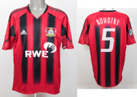 Original match worn Spielertrikot mit der Rckennummer 5. Getragen von Jens Nowotny am 19.10.2004 im Halbfinale der UEFA Champions League gegen den AS Rom. Bayer 04 - AS Rom 3:1. Nowotny ist Weltmeister Dritter 2006. Status:AAC.<br>-- Schtzpreis: 300,00 