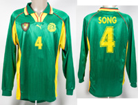 Original match worn Spielertrikot von Kamerun mit der Rckennummer 4. Getragen von Rigobert Song in einem Qualifikationsspiel zur Fuball Weltmeisterschaft 2002 in den Japan und Korea. Status:ABC.