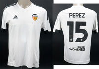 Original match worn Spielertrikot vom CF Valencia mit der Nummer 15. Getragen von Enzo Perez im LaLiga Spiel in der Saison 2015/2016. Perez ist 26-facher Nationalspieler von Argentinien. Status:ABC.