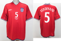 Original match worn Spielertrikot von England mit der Rckennummer 5. Getragen von Rio Ferdinand am 07.06.2002 im Gruppenspiel der Fuball Weltmeisterschaft gegen Argentinien. Argentinien - England 0:1. Status:AAC.