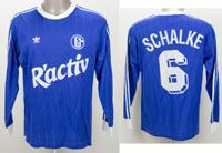 Original match worn Spielertrikot von Schalke 04 mit der Rckennummer 6. Getragen in einem Spiel der Fuball Bunsdesliga in derSaison 1991/1992. Sehr seltenes Trikot wurde nur 4 mal getragen. Status:ABB.