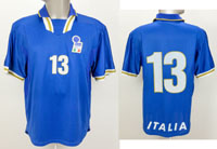 Original match worn Spielertrikot von Italien mit der Rckennummer 13. Getragen von Christian Panucci am 30.04.1997 im Qualifikationsspiel zur Fuball-Weltmeisrterschaft gegen Polen. Italien - Polen 3:0. Status:AAC.