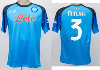 Original match worn Spielertrikot vom SSC Neapel  mit der Rckennummer 3. Getragen von Min-jae Kim am 15.03.2023 im Achtelfinal-Rckspiell der UEFA Champions League gegen Eintracht Frankfurt. Neapel - Frankfurt 3:0. Status:AAB.