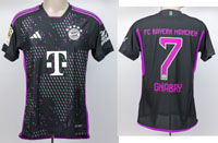 Original match worn / issued Spielertrikot vom FC Bayern Mnchen mit der Rckennummer 7. Getragen von Serge Gnabry am 16.03.2024 im Spiel der Fuball Bundesliga gegen den SV Darmstadt 98. Darmstadt - Bayern 2:5. Gnabry ist 45-facher Nationalspieler von Deu