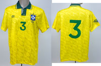 Original match worn Spielertrikot von Brasilien mit der Rckennummer 3. Getragen im Freundschaftsspiel am 16.12.1992 gegen Deutschland. Brasilien - Deutschland 3:1. Tauschtrikot eines deutschen Nationalspielers. Status:AAC.