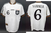 Original match worn DFB Spielertrikot mit der Rckennummer 6. Getragen von Matthias Sammer am 01.06.1996 im Freundschaftsspiel gegen Frankreich. Deutschland - Frankreich 0:1. Sammer ist Fuball Weltmeister 1990. Trikot original Autograph von Sammer auf der