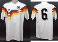 Original match worn DFB Spielertrikot mit der Rckennummer 6. Getragen von Matthias Sammer in einem Freundschaftsspiel fr die deutsche Fuball Natrionalmannschaft zwischen 1988 und 1990. Sammer ist Fuball Weltmeister 1990. Status:ACB.<br>-- Schtzpreis: