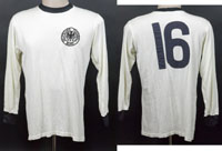 Original match issued Spielertrikot von Deutschland mit der Rckennummer 16. Vorbereitet fr  (wurde nicht eingesetzt) whrend der UEFA Fuball Europameiasterschaft 1976 in Jugoslawien. Status: ABB.