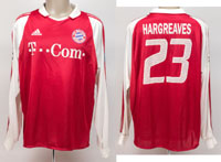 Original match worn Spielertrikot vom FC Bayern Mnchen mit der Rckennummer 23. Getragen von Owen Hargreaves in einem Spiel der UEFA Champions League in de Saison 2003/2004. Hargreaves ist 42-facher Fuball Nationalspieler von England. Status:ABB.<br>-- S