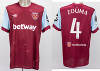 Original match worn Spielertrikot von West Ham  United mit der Rckennummer 4. Getragen von Kurt Zoum in einem Spiel der UEFA Europa League in der Saison 2023/2024. Zouma ist 11-facher Nationalspieler von Frankreich. Status:ABC.