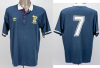 Original match worn Spielertrikot von Schottland mit der Rckennummer 7. Getragen von Mo Johnston in einem Gruppenspiel (z.B. gegen Brasilien) whrend der Fuball-Weltmeisrterschaft 1990 in Italien. Status:ABC.