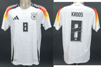 Original match worn Spielertrikot von Deutschland mit der Rckennummer 8. Getragen von Toni Kroos am 23.03.2024 im Freundschaftsspiel gegen Frankreich. Frankreich - Deutschland 0:2. Dies war das Comeback-Spiel von Toni Kroos nach 2 Jahren Pause in der Nati