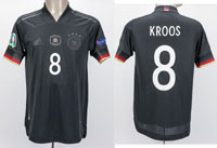 Original match worn Spielertrikot von Deutschland mit der Rckennummer 8. Getragen von Toni Kroos am 23.06.2021 im Gruppenspiel der Fuball Europameisterschaft gegen Ungarn. Deutschland - Ungarn 2:2. Status:AAB.<br>-- Schtzpreis: 1400,00  --