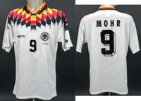 Original match worn Spielertrikot von Deutschland mit der Rckennummer 9. Getragen von Heidi Mohr in einem Spiel der 2. Frauen Fuball Weltmeisterschaft  in Schweden fr Deutschland. Deutschland verlor das Finale gegen Norwegen mit 2:0. Heidi Mohr (1967-20