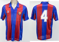 Original match worn Spielertrikot vom FC Barcelona mit der Rckennummer 4. Getragen von Julio Alberto am 20.08.1985 im Vorrundenspiel des Juan-Gamper-Tournament gegen Rapid Wien. Barca - Rapid 3:0. Tausch-Trikot von Peter Pacult.Status:AAA.