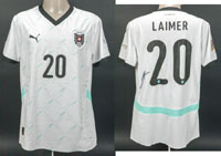 Original match worn Spielertrikot von sterreich mit der Rckennummer 20. Getragen von Konrad Laimer am 09.09.2024 im Gruppenspiel der UEFA Nations League gegen  Norwegen. Norwegen - sterreich 2:1. Mit original Autograph von Laimer auf der Rckseite. Stat